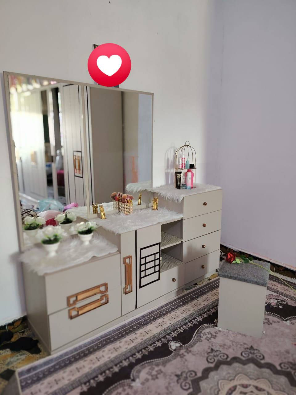 غرفه تركي نظيفه مستعمله 4 أشهر فقط للتواصل ***********
