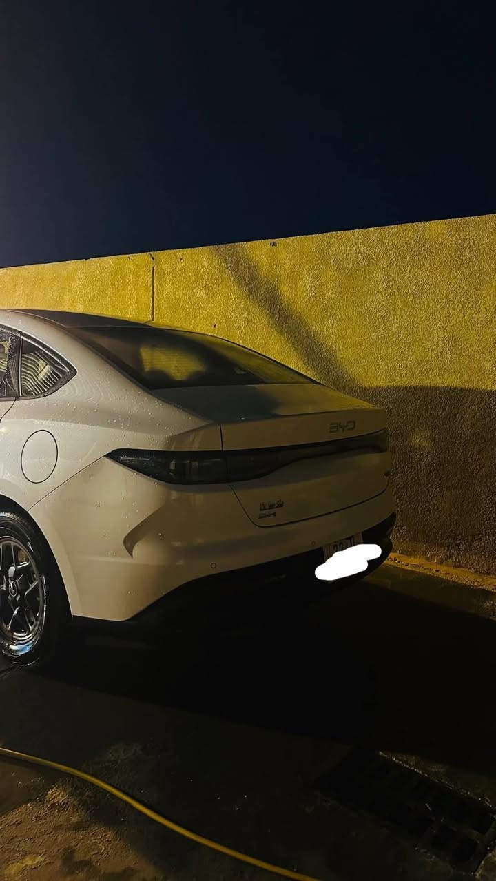 السلام عليكم BYD SEAL 5 ستندر مواصفات معروفه بيها رقم شمالي زيرو بعدها مماشيه هواي داخل ابيض تحكمات كرت شاحنة سريعة بيها ب  ساعه ونص تفول شحن 

*********** مكانها كربلاء

