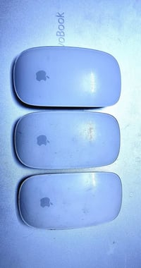 ماوسات أبل للبيع ماوسات أبل اصليه عدد 3  اثنين ماجيك 1 واحد شغال واحد ...