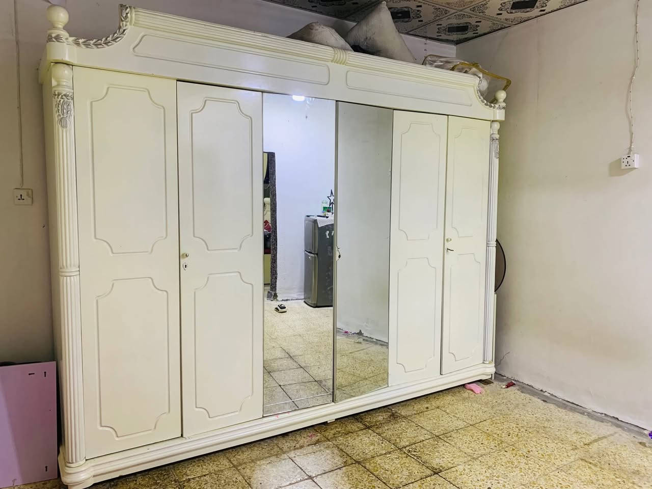 غرفة كويتيه 6 قطع ( كنتور 6 ابواب + جربايه + ميز مرايا 6مجرات + ميزين بصف الجربايه كل ميز 3 مجرات + طابوريه) خشب قوي جداً كويتي
السعر850 
المكان : البصره-الابله-الوايلس
رقم الهاتف *********** البصرة, العراق
