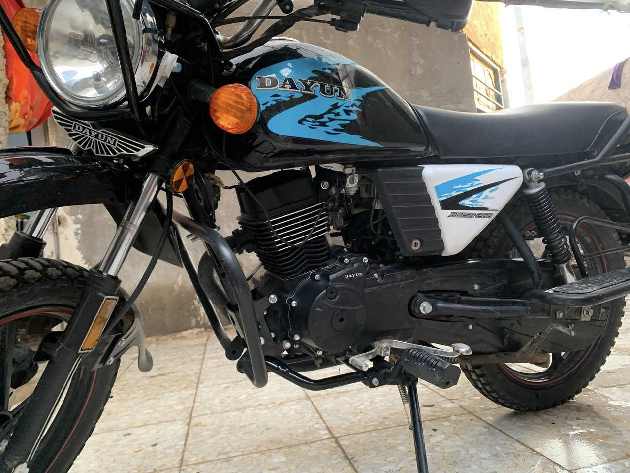 سلام عليكم دراجه دايوان موديل ٢٠٢٣ ما  مرقمه نزلتهة زيرو بشهر الثامن واشتغلت بيهة شهر وعفتها بلبيت يعني صاري ٥ اشهر من نزلتهة ودراجه مكفولة كفاله عامه ونضافه بعد كدامكم سعر ١٤٠٠ وبيها مجال بصيط عنواني منطقه سبع قصور رقم بس واتساب ***********
