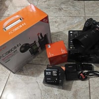 اخوان عندي كامرة سوني A7iii وبطاريتين وشاحن وياهة عدسة 85mmf1.8  وفلاش...