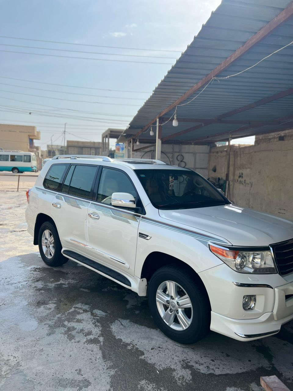 السلام عليكم لاندكروز مديل 2010 السيارة جديده مكفوله كفاله عامه  مكان حله سعر 310 بيهه مجال تصال عله الرقم ***********
