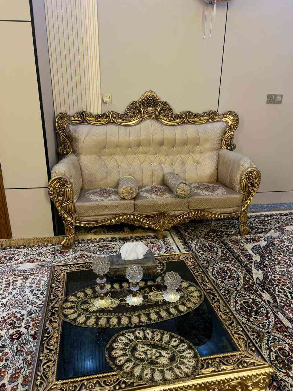 للبيع تخم ملكي فخم 🌟
🔸 تخم ملكي أنيق تركي اصلي
🔸 العدد: 10 مقاعد
🔸 نظيف جداً واستعمال خفيف
🔸 خشب ثقيل وشغل متين
🔸 قماش راقي ومريح

💰 السعر: 700 ألف دينار
📍 المكان: كربلاء

📞 للجادين فقط :***********
✋ المعاينة على الطبيعة ترضيكم إن شاء الله
