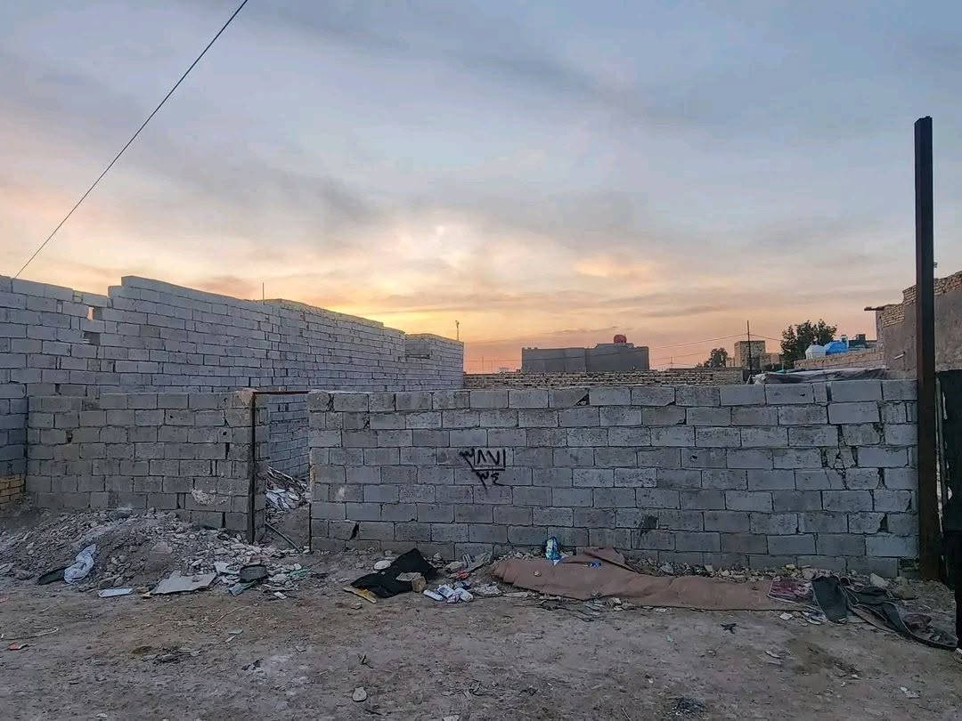 سلام عليكم  قطعة أرض للبيع 200متر  سند 25 مداور بأسم المشتري مسيجه  و مرقمه وكامله معاملته بالبلدية العنوان البو جاسم خلف الحضاره مقابل مديرية المخدرات  قريبه ع الحضاره تقريبا ٧٠ متر الاستفسار ***********+*********** واتساب  ***********ا
