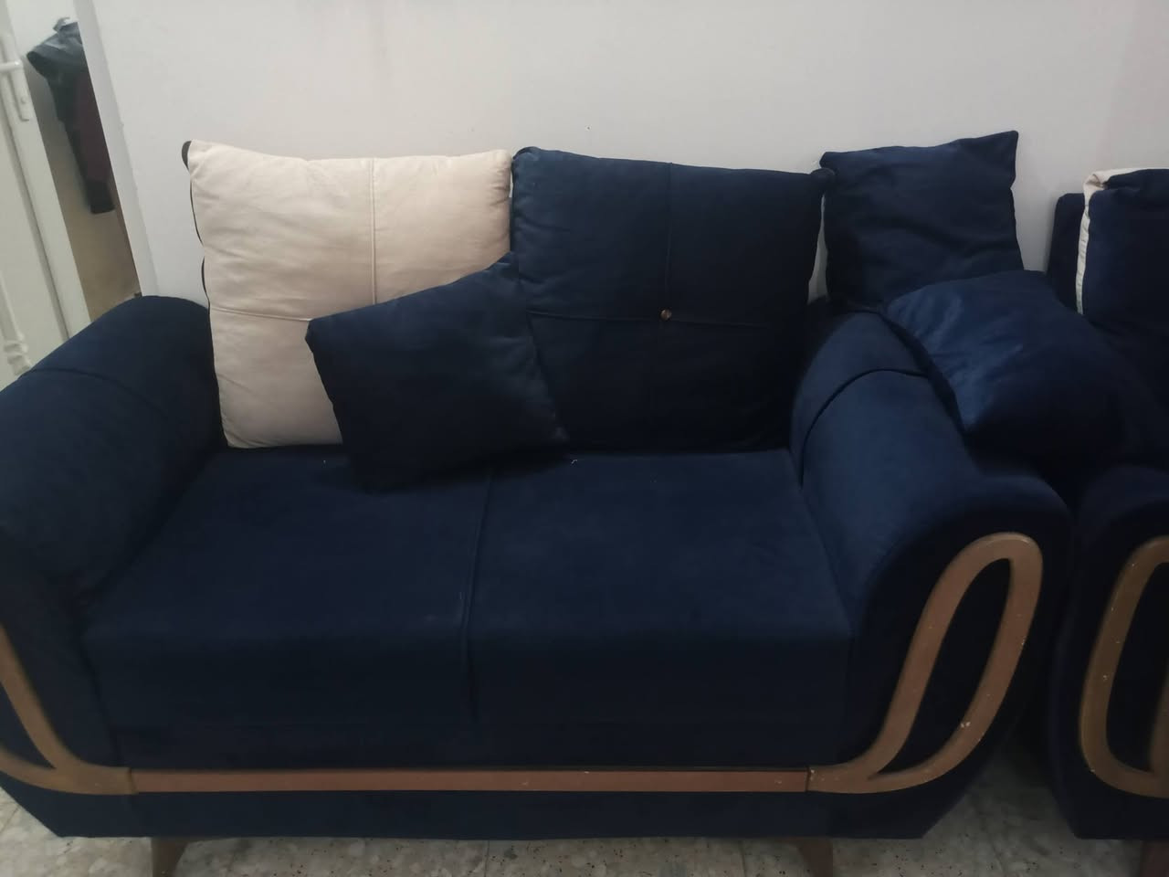 تخم تسكام بغداد عشر مقاعد معه 12 كوشه نضافه فول مقعد خشب بلوك الثقيل سفنج كاوجك مينزل الديوانية شارع الوكفه القديمة السعر400 واتساب ***********
