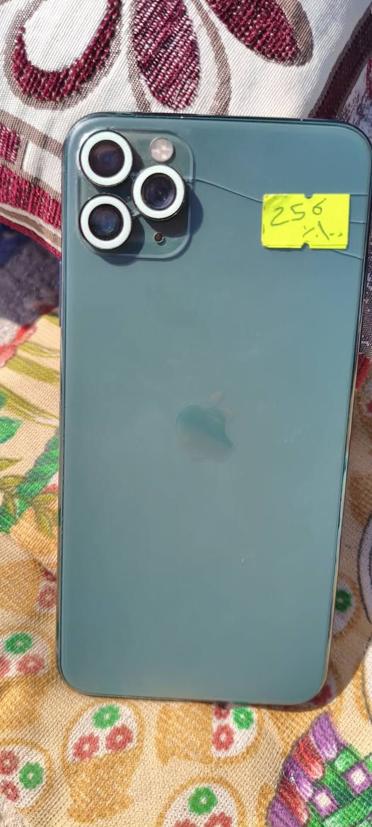 السلام عليكم يوجد ايفون 11 برو ماكس ذاكره 256 مبدل بطاريه و شاشه اصليه بي شخط ب الظهر مثل ما موجود ب الصوره كلشي شغال فيس أيدي شغل كلشي بس البطاريه و الشاشه مبدلات اثنينهن اصليات السعر 240 وبي مجال الرقم *********** الشريقات, صلاح الدين
