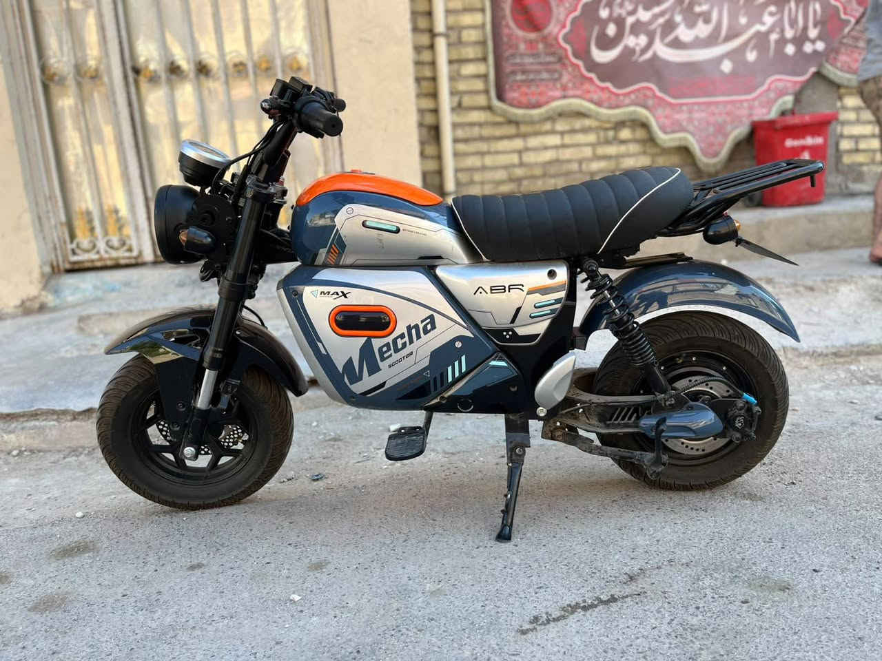 اسلام عليكم شباب
دراجه مونكي نضيفه جدا مثل ما جاي اشوف بلصوره الدراجه مال بيت لعني ما متعوبه أبد وأوراقهه كامله 
مواصفاتهه حجم التاير 12والبريكات هايدروليك غاز أمبار ملف الدراجه 2000تمشيك بلنمره الأوله من35.45كيلو متر والسرعه النهأيه ألهه 75كيلو متر والأناره أيل أي دي 6بطاريات دبل الله شاهد هاي الدراجه امفوله ونضيفه كلش 
مكاني بغداد الفلكه 83بشارع حي جميله رجأن أني بكذا مكان تعالي أعذرني ماكدر تجي تاخذهه من باب البيت وحياكم الله سعر الدراجه 950 وبيهه مجال للأستفسار أكثر الأتصال على الرقم ***********
