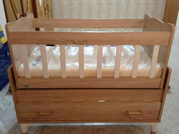 📌 للبيع كاروك أطفال بحالة ممتازة
– الخشب نظيف وقوي
– مناسب من الولادة لحد عمر سنة تقريبًا
– الفرشة جديدة ومغلفة (Happyday)
– بدون أي ضرر أو نقص
– السعر مناسب ورح نتراضى 
للجادين فقط – للاستفسار راسلني.***********
