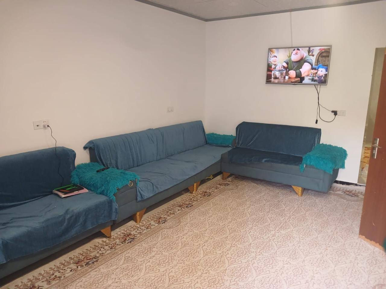 سلام عليكم   تم عرض. عدن البيت البيع مساحه 300  موقع مجمع الأميرات.القديم  مرحله اول. قطاع ثامن   بناه نضيف  بيه اضفات   من احدث  مواد بناء من افضل كادر بناء 
:مبدله رضيه بورسلين  
: 2  إضافه غرفه  طابق ثاني. أربع 
:3 كراج كاشي. من احدث معامل في نجف 
:4اضافه مطبخ حار وبارد 
:5صاله عدد 3
:6 مجمع صحيات جداد  مميز 
:7تسيس  كهرباء جديد 
:8 اهم شي بناء مال جناي واليس بياع شره 
:9بيت  بعد بناء صارله سنه  من مسكون 
:10 الاستفسار  على رقم :***********
