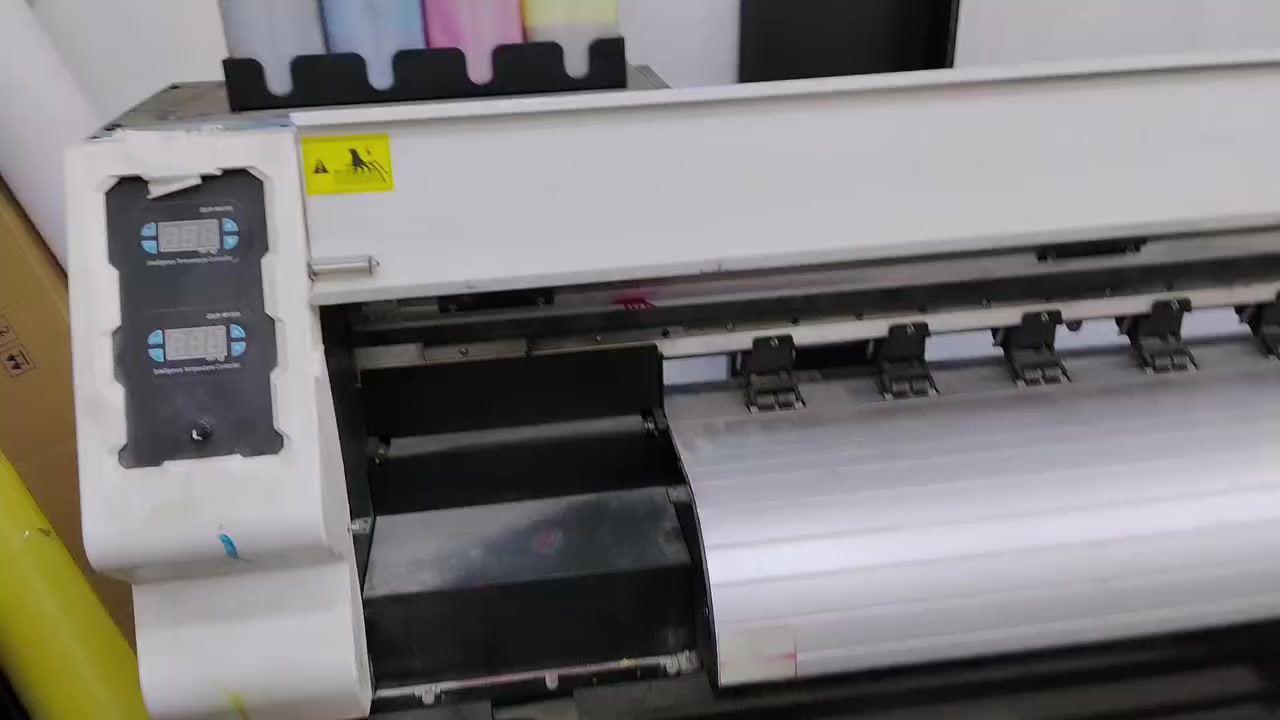 غراض مطبعة للبيع تحتوي على طابعة ليزرية اسود وابيض نوع برذر وايضا جهاز co2 ليزر وجهاز uv  خاص للاختام وايضا شاصي طابعة اودلي xp600 نظيف جدا فقط شد بوردات وهيد تصير شغاله الي يحب يشتري يتواصل على الرقم ***********
