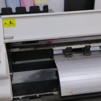 غراض مطبعة للبيع تحتوي على طابعة ليزرية اسود وابيض نوع برذر وايضا جهاز...