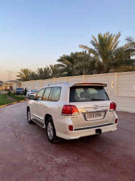 السلام عليكم
لاندكروز 2015 رقم سليمانية بأسمي 
محرك  ستة سلندر
فتحة
كشنات جلد
كراسي كهرباء
تشغيل عن بعد
بصمة ابواب
مري شفط ترحيب
السيارة ماشية 144 بيهة بارد قليل السيارة بأسمي تحويل ثاني يوم الاتصال على الرقم مامتواجد على الفيس 
عنوان السيارة بغداد_ بغداد الجديدة
‭. 0 772 888 9983‬  رائد
