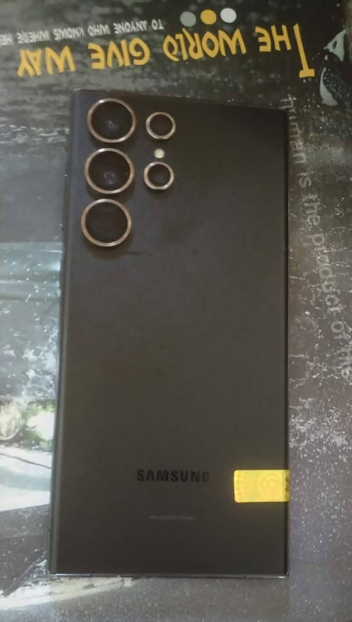 (((السعر 700قفل))) او مراوسه ويا ايفون مكاني الحله ابو غرق
Samsung Galaxy S23 Ultra
 بنظافة (أخو الجديد) والنسخة الكورية المطلوبة! 🇰🇷 ا الأداء الجبار: معالج Snapdragon 8 Gen 2 المخصص لجالكسي، أداء سريع جداً في الألعاب والمهام الثقيلة وبدون حماوة.
📸 وحش التصوير: كاميرا رئيسية بدقة 200 ميجابكسل مع زوم أسطوري يوصلك للقمر وتصوير ليلي خرافي.
📱 الشاشة الأفضل: شاشة Dynamic AMOLED 2X بتردد 120Hz، ألوان خيالية وسلاسة مو طبيعية.
🔋 البطارية: بطارية عملاقة 5000mAh تصمد معك طوال اليوم.
✍️ القلم المدمج: قلم S-Pen لإنجاز مهامك وتصويرك بضغطة واحدا
📍 ذاكرة 256 جيجابايت
✅ الحالة: مستعمل بنظافة 90+% (أخو الجديد


**إذا كنت صاحب هذا الإعلان وتريد حذفه لأي سبب، رجاءا أرسل رسالة إلى الدعم الفني**