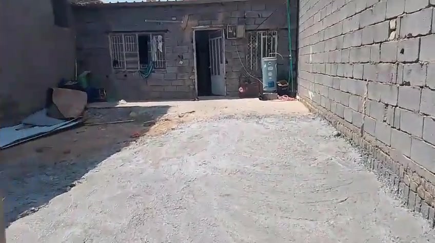 السلام عليكم بيت للبيع المساحه 168 الواجهيه 7 النزال23 يحتوي على حولي وعلى صحيات اثنين غرف نوم ترك البيت على شارعين طابو راعي سند 25 البيت ناقصه بس مطبخ استقبال السعر 53 وبي مجال العنوان هورجب شارع البتخيل قرب المدارس الهاتف ***********
