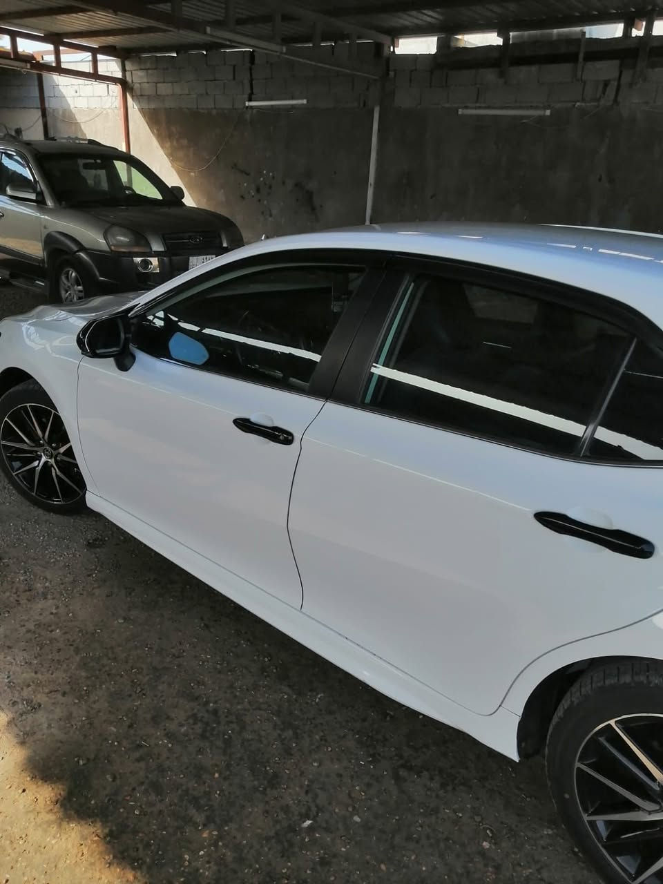 السلام عليكم 
كامري للبيع 
2021SE
حادثها قبق جنطه مبدل 
وشويه تعديل بارد بالجاملغ الخلفي بدون اي دواخل 
كير +محرك مكفول 
ماشيه 88mi
السعر 200$ وبيها مجال 
العنوان بغداد 
رقم الهاتف ***********
