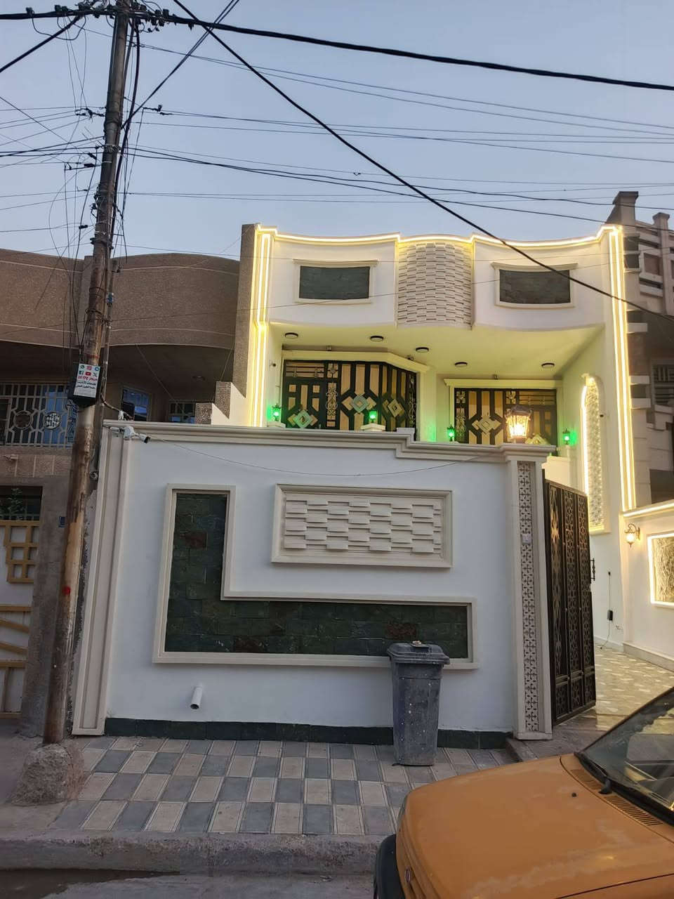 السلام عليكم 
ابو رويده اللباخ متفرغ حاليآ 
عمل جميع انواع اللبخ والواجهيات 
عمل الفوم والطلس والتطعيم 
العمل بغداد فقط ***********
