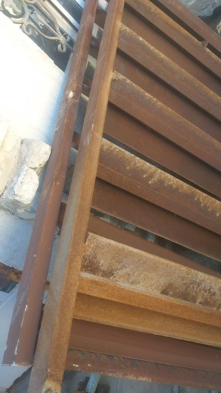 السلام عليكم سقيفه للبيع 
الطول ٦متر
العرض ٤متر
السعر ٣٠٠
الاستفسار ***********
الدرج سعره 100
