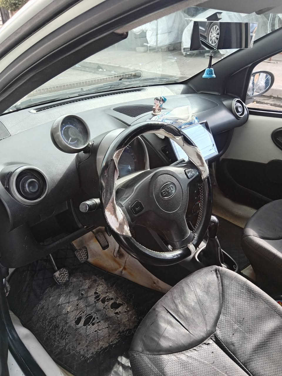 سياره بي واي دي موديل 2012 محرك وكير شرط بسه صفحه بس بخ شخط وكن بخو ويرمنيه كله شغاله شاشه كمره سياره مال جناي قطره مال بنزين كبون موجود تفصيل اكذر عل رقم *********** بي وتساب سعر 33 وبيه مجال حك جيتك شرط تبريد وتدفيه شغال
