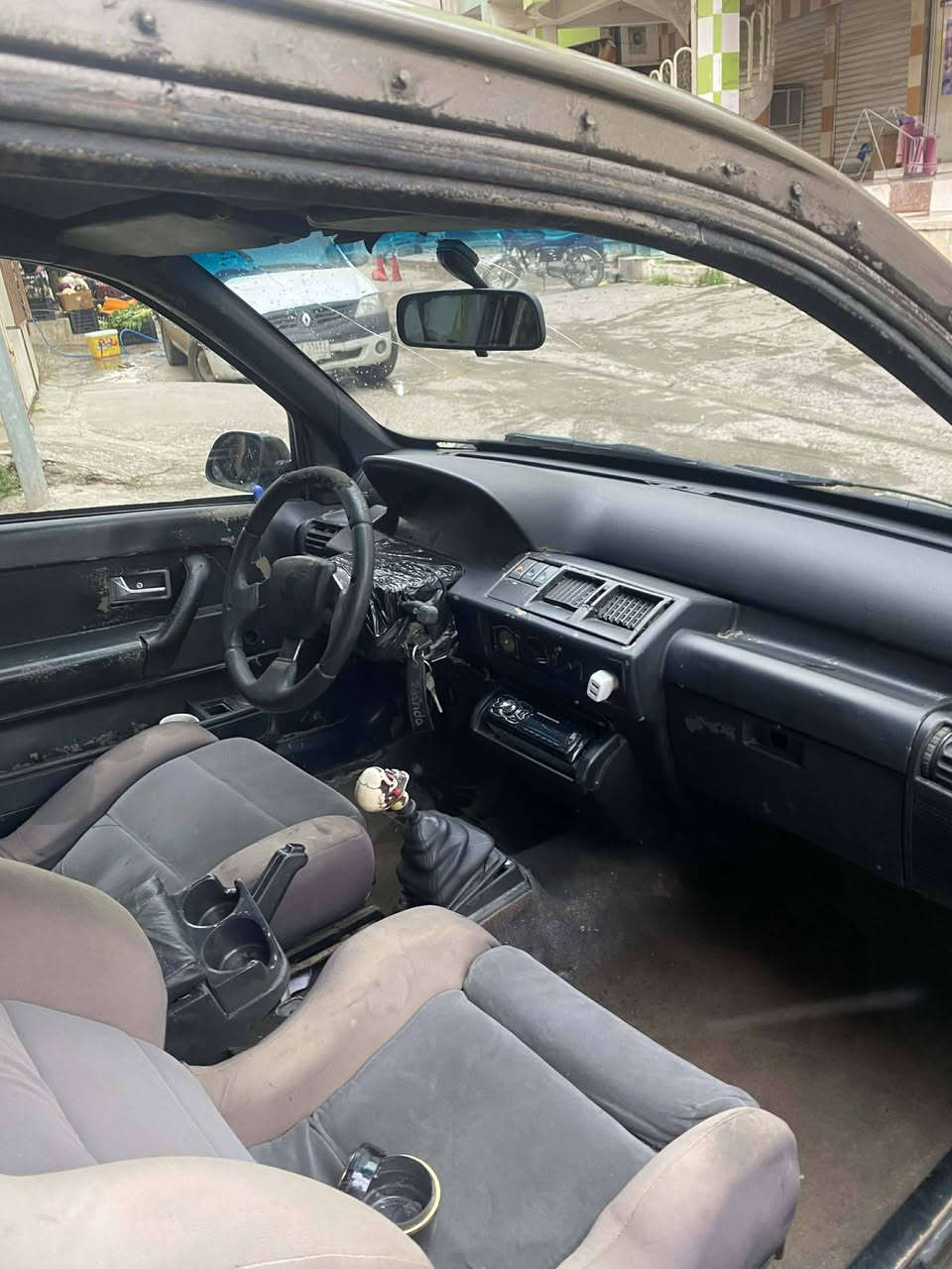 السلام عليكم 
رينو تك باب 
السعرر ( 13) ورقة 
رقم نينوى شرط تحويل فقط
سنوية جديده 
مكينة نفخ
والباقي شغال والكشر شوف العين 
شراي خابر ع رقم الخاص مغلق
***********
المكان موصل حي النور
