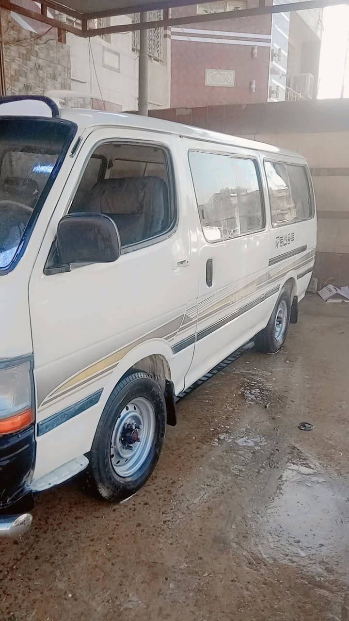 السلام عليكم شباب هاي ماكينه وقير غاز محرك بسته محرك بيتا خيط سياره حلوه كامله مكمله موجود موديل 94 سعرها 35 وبيها مجال للشرايه هاي السياره قدامكم ***********
