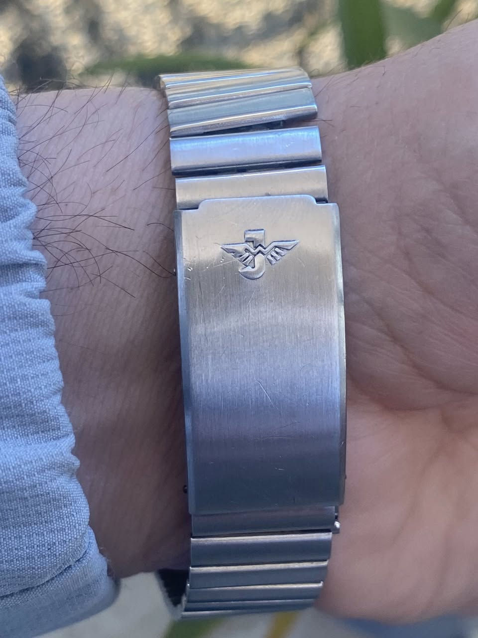 السلام عليكم 
جوفيال مخزن 
اصدار محدود من اصل ٤٦٠ قطعة 
نصب تكويك 
ميل ثواني منفصل 
عقارب وارقام لامينوس مضيئة
بلادية بالكامل
ستانلس ستيل بالكامل 
مقاومة للماء 
زجاج مقاوم للخدوش 
عدسة مكبرة لليوم 
القطر ٣٣ 
السعر ١٦٠  الف 
يوجد توصيل لجميع المحافظات 
***********
