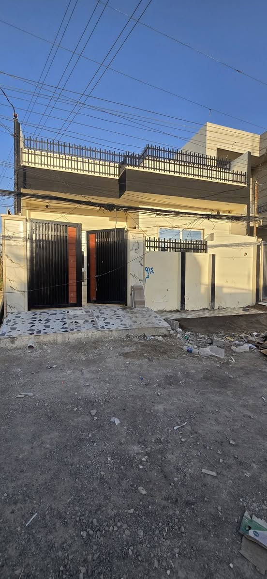 سلام عليكم 
بيت للبيع في رشيديه قطاع الخامس
 بين جامع الرحمن و مدرسه الملايين 
المساحة 118 واجهه 8 
البيت حديث صفر 
غرفتين 2
  هول 
صحيات 
استقبل
وباقي التفاصيل الاتصال على الأرقام 
***********
***********
