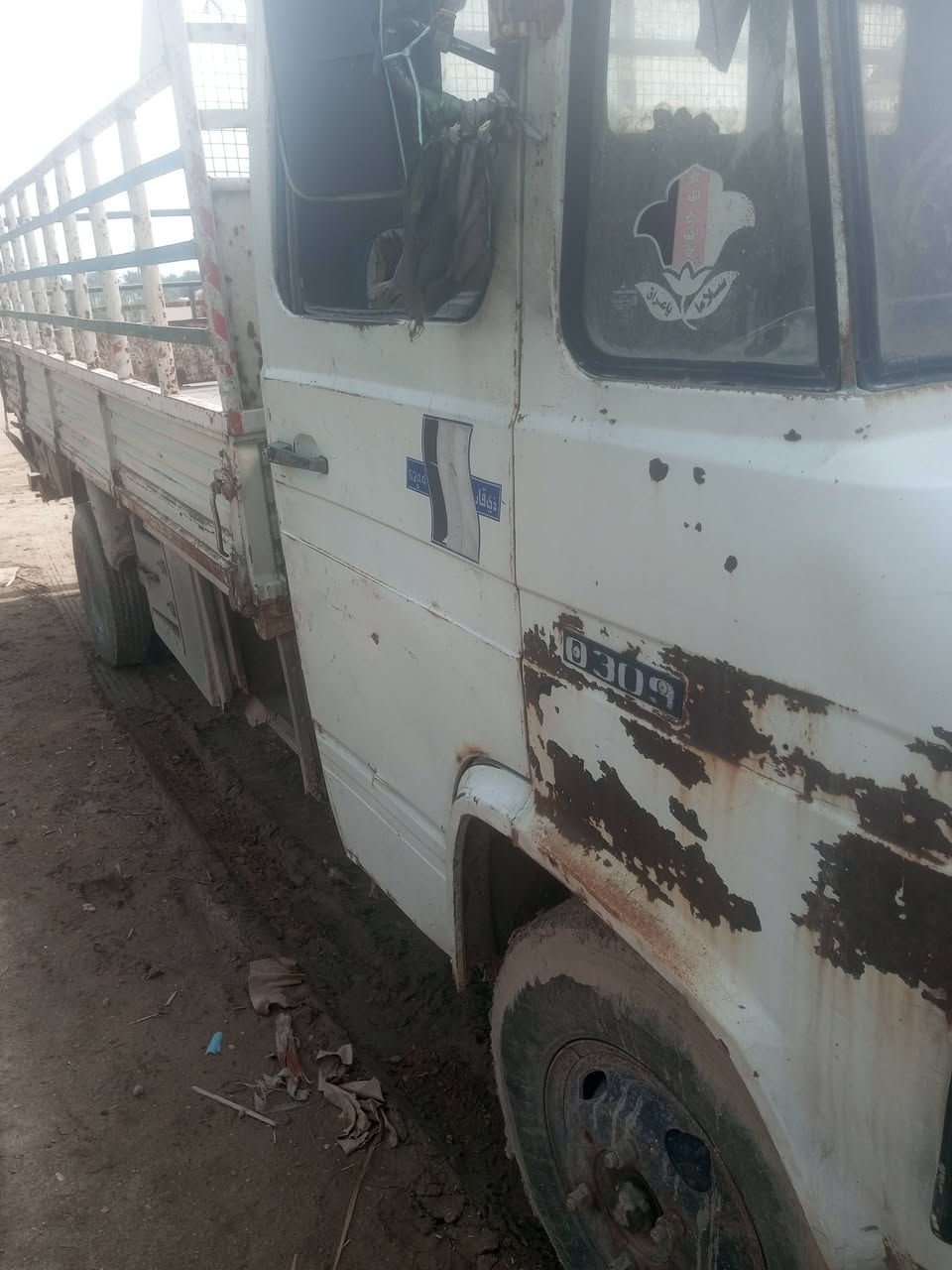 السلام عليكم سياره مرسيدس موديل 81 بلاديه للبيع مكان بابل مقفوله جير محرك اكسنت شاصي***********
