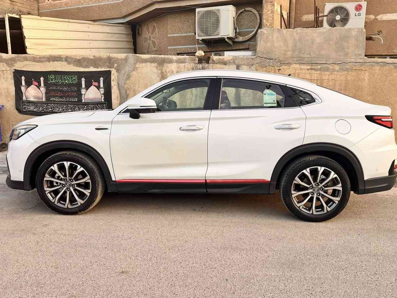 شانجان CS85 موديل 2022 – فل كامل (أعلى فئة)
محرك 2.0 تيربو 4 سلندر بقوة 233 حصان / 360 نيوتن متر، جير 8 سرعات دفع أمامي.

ماشية 75 ألف كم، بانزين عادي.

أنماط قيادة (عادي – اقتصادي – رياضي – ثلوج).

مواصفات أمان متكاملة:

ABS، توزيع إلكتروني للفرامل، ثبات، مساعد صعود ونزول، وسائد هوائية أمامية وجانبية، رادار، تحذير تصادم أمامي، مكابح طوارئ أوتوماتيكية، كشف نقطة عمياء، تحذير خروج عن المسار، TPMS.

مواصفات راحة وتقنيات:

كاميرا 360 + اصطفاف ذاتي وريموت، حساسات أمامية وخلفية، مثبت سرعة متكيف، تشغيل بصمة وعن بعد، صندوق كهرباء، سقف بانوراما، شاشة عدادات 10.25 إنش، شاشة وسطية 12.3 إنش، عرض شاشة الجوال، 8 سماعات.

مقاعد جلد كهرباء مع ذاكرة للسائق وتدفئة وتبريد، مرايات كهرباء مع تسخين، حساس مطر، إضاءة LED، رنقات 19 إنش.

معدل صرفية 14.1 كم/لتر.
السعر ١٥٠ ورقه وبيه مجال بسيط
رقم الهاتف ***********
