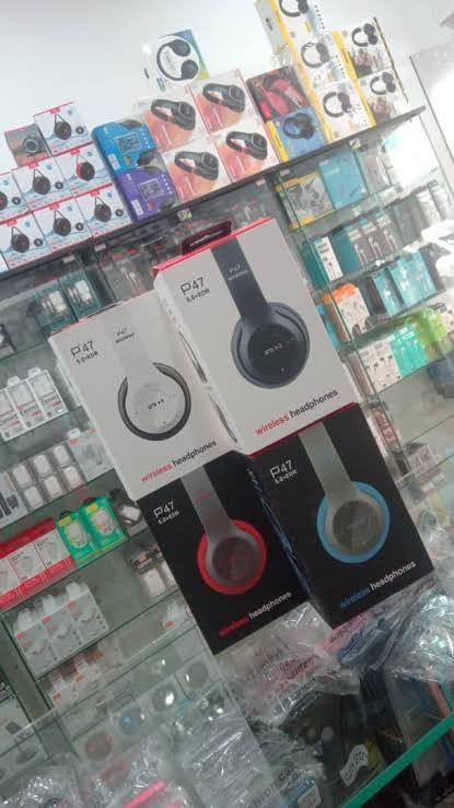 سعر السماعه 5000 مع التوصيل مجاني داخل الرفاعي 

 سماعات رأس لاسلكية P47 بلوتوث. 
تتميز بتصميم مريح وخفيف الوزن وقابل للطي لسهولة التخزين والحمل.
توفر صوتاً نقياً وجهيراً قوياً لتجربة استماع غامرة.
تدعم تقنية البلوتوث 4.1+EDR لاتصال مستقر.
يمكن أن توفر ما يصل إلى 4-6 ساعات من التشغيل المستمر.
تأتي بألوان متعددة مثل الأسود والأحمر والأزرق والأخضر.

 التوصيل مجاني داخل الرفاعي
. 

دلفري الرفاعي  
 ***********
