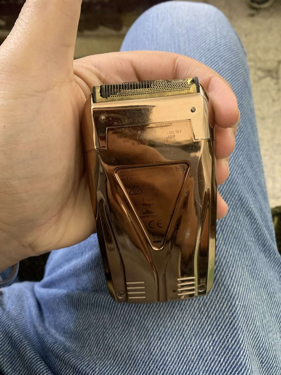 سلام عليكم مكينه البيع انديز اصلي سعرها ٦٠ الف مكاني الامين ثانيه*********** فقط محتاجه شبجه
