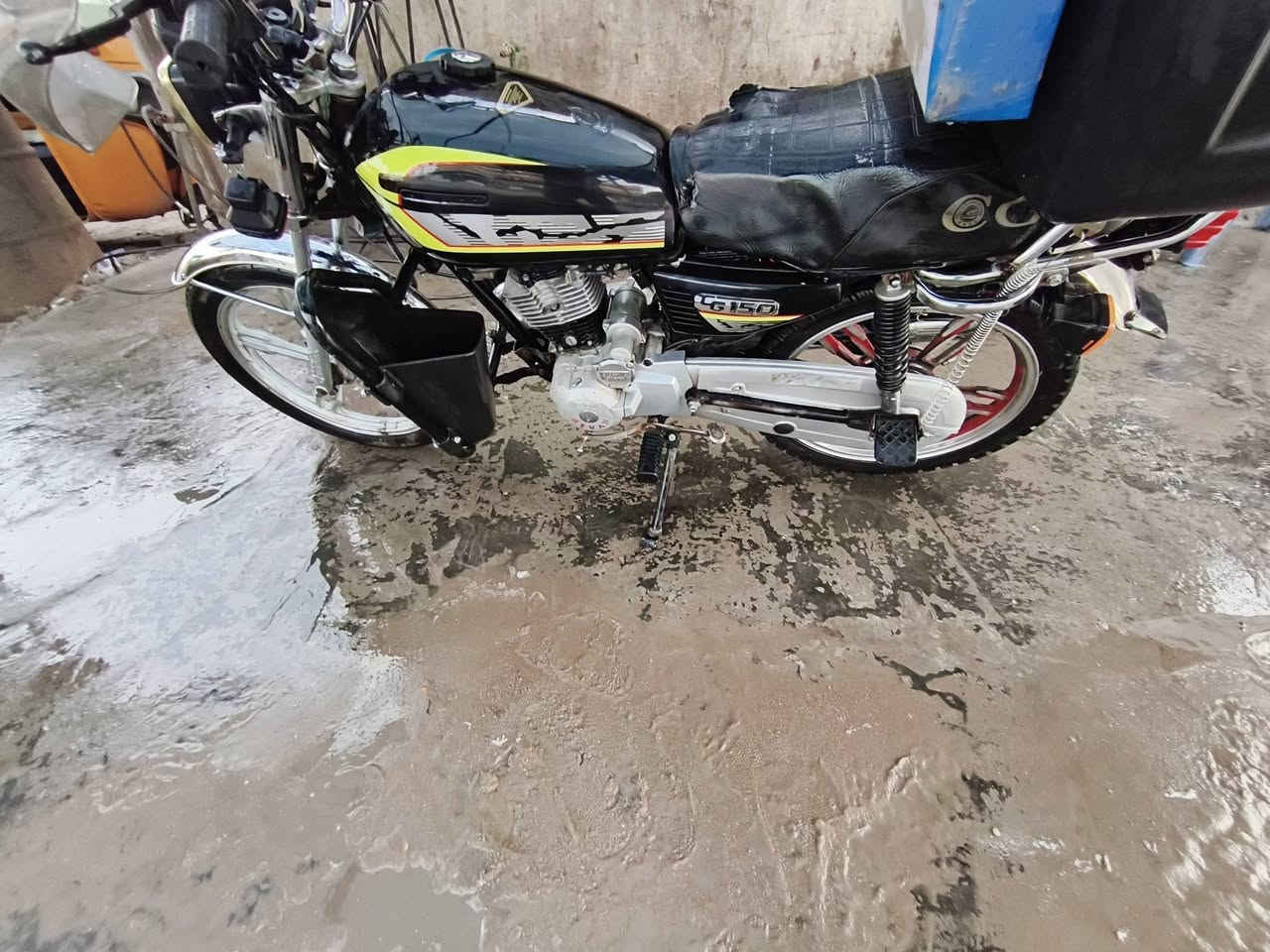 سلام عليكم سيفان مقدس دراجه تخبل ونضيفه وابيعه علا وضعيته برغي مافتح منه موديل 22 بس محدثه شغلاله سلف وهندر بكل وقت اوراق مابيه بس اكفله سرقه وعشائر وتجي تاخذهه من البيت
سبب البيع محتاج فلوس سعر 550 قفل ربع مينزل 
ولمو شراي لايتعبني رحمه لهلكم رقم ***********
