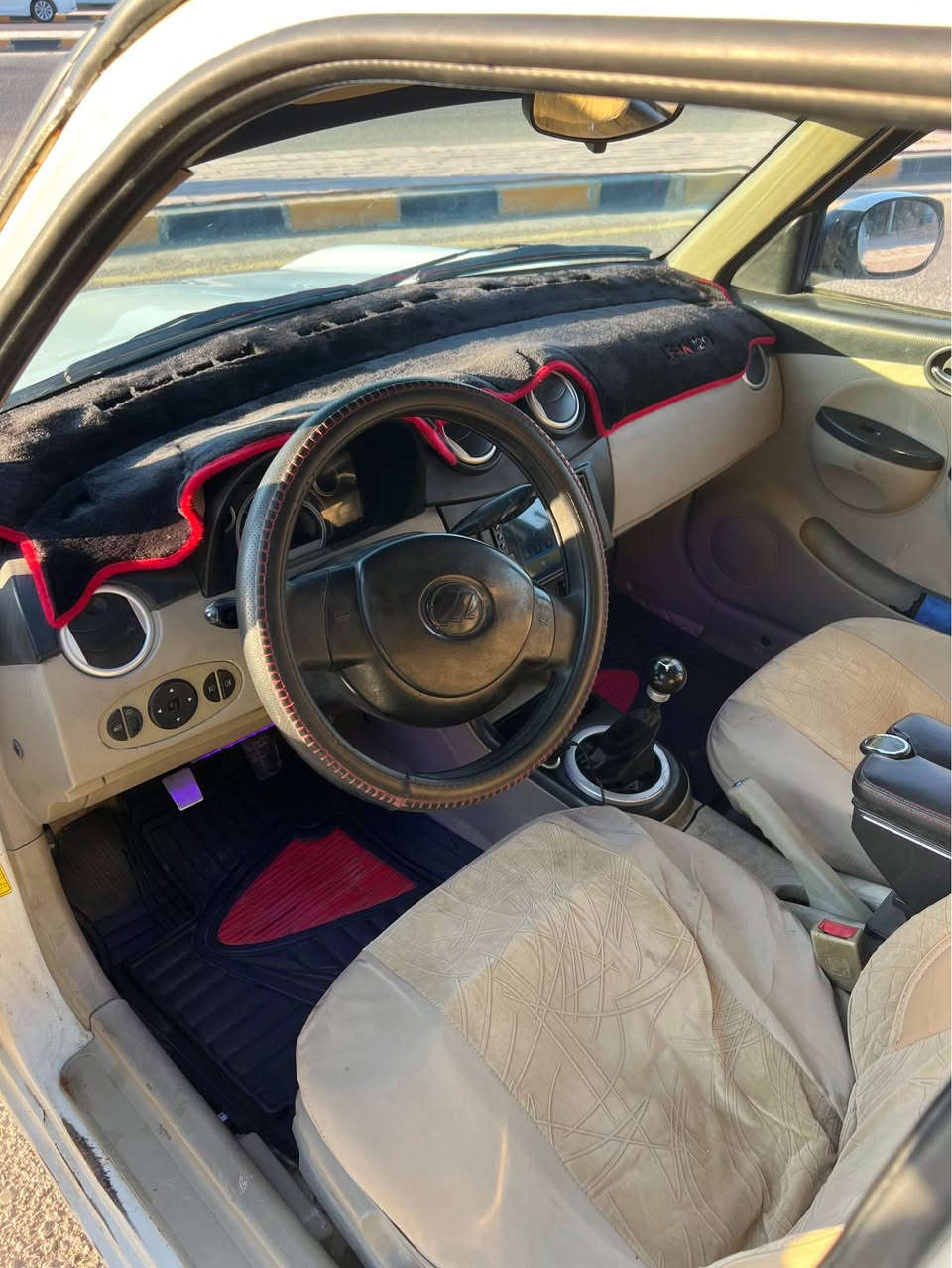 السلام عليكم 
ليفان ٣٢٠ موديل ٢٠١٣ رقم كربلاء انكليزي باسمي
سنويه ل٢٠٣٠ هزه ماساقطه بيها جاملغات اماميه مبدله
وبيها الهلالات الخلفيه صبغ كير وحداديه ومشط وبور جدد
محرك بي تبخير قليل لايتات عالي ناصي زنون عدسات احمر 
السعر ٣٥ وبيها مجال قليل مكاني نجف للاستفسار *********** النجف, العراق
