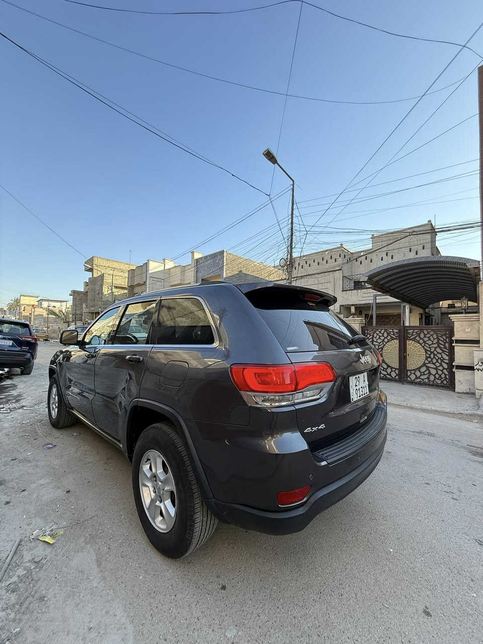 جيب لاريدو 2017 ماشية 46 الف للبيع : 
ماشية 46 الف فقط حقيقي وشرط الفحص 
السعر ١٧٥ وبيها مجال بسيط 
مواصفات عادية 3600 شاشه وكامره وجلد وكشن كهرباء وزنون وحساسات وأنماط قيادة 
رقمها واسط الدولي تحويل بكل مكان 
سنوية باسمي وسنوية وهزه جديدة
محرك وكير مكفولات بلاد 
بيها قطعتين صبغ ( جاملغ وبنيد ) فقط 
شاصي - لغد - راس شاص- تكم  مكفولات 
مكاني بغداد المنصور 
***********
وسونار موجود وهذا البارد مال تحميل بالنقل
