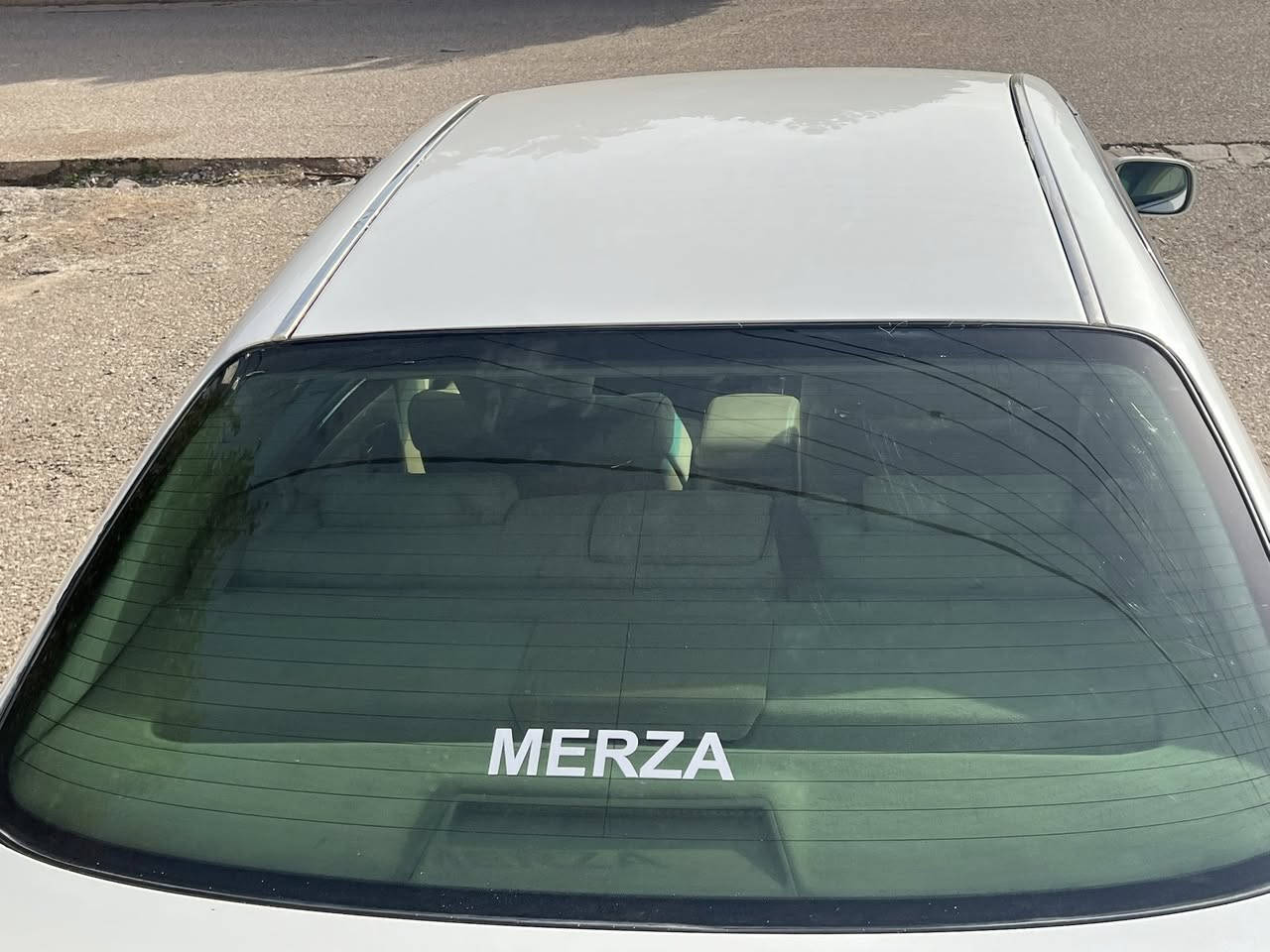 شاهينة موس موس ٢٠٠٥
٢دوكمة مةكينةوگةورةگيرگةورة 
ناوزةرد شاشة كاميرا بةسمة 
جال و شوخت قوباوي نية سةيارةكة  
جركةتيانية. 
تةبريد سارد كةرم لةكةل سلف. 
٢بارجةبوياغ ١بةلة بوياغ  ئةوربا 
سعريش ٦٤ مجال كةم 
***********
