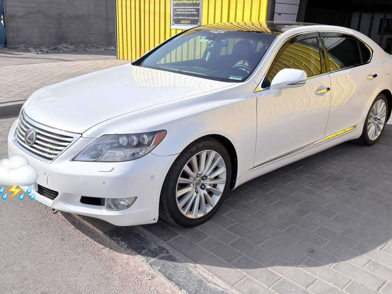 لكزس  Ls460L VIP موديل 2012
8سلندر 
فول  مواصفات لارج باب طويل
مواصفات 
4 كشن كهرباء 
مساج
دبل جام
تدفئة تبريد كل المقاعد 
خزن ميموري كل المقاعد 
اوتو هولد
بيبان 4 + صندوق شفط
سايد بريك بصمه 
مري تعتيم 
زراك لايتات
لايت دوار 3 عدسات متحرك مع حركة السيارة
زينون بلادي 
بردات المقاعد الخلفيه والجامه كهرباء 
ثلاجه 
وDvDخلفي + شاشة خلفية كبيره
العينه  ليزريه  وكيلو متر 280 
اقراص امامي وخلفي 
تبريد من كل الجوانب 8 قطع 
بيبان + صندوق شفط 
سستم صوت 23 سماعه من شركه مارك ليفشون 
جام مغلف بولو رايز 
وبعد هواي مواصفات  
رقم بغداد موميز  بأسمي تحويل جاهز 
 للاستفسار ***********
عنوان بصره سياره كفاله بس ربع باب خلفي صبغ لايد وبكل لايت ودعاميات خلفيه والأماميه محدثات
