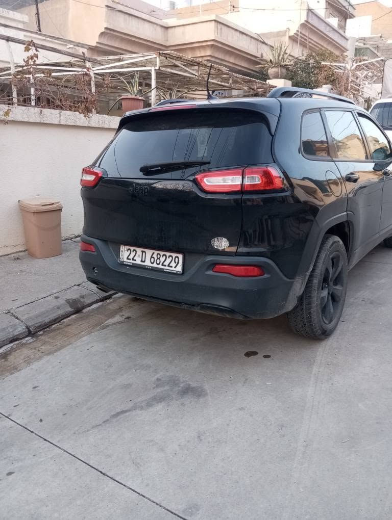 جيب شيروكي بو فرؤشتن موديل 2017  دووپارچه  بؤياخ  نرخى (115$) و معامله بو زانيارى زياتر په يوةندى به ژماره*********** السليمانية, العراق
