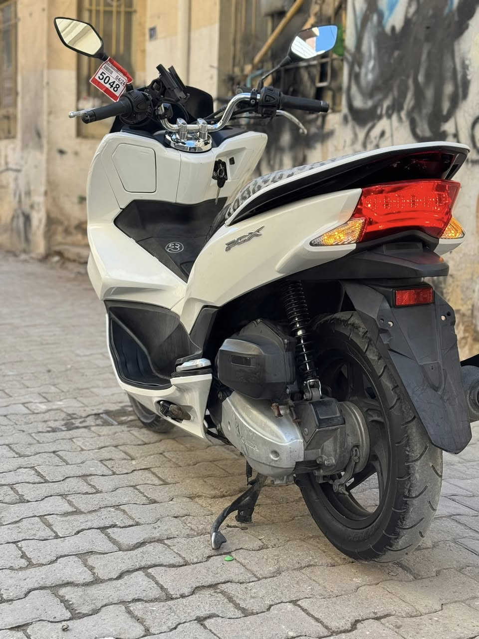 للبيع دراجه pcx  جيل ثاني ياباني الاصلي  نوع jf  مكينه 150 حساس حرف A نوزل خطين ستان كهربائي حساس ازدحام دراجه جديده  حساس شلعه معدل خير من الله دراجه تتعب تكول جديده مال جناي  مكان بغداد الكرخ السعر 13 ورقه وبيهه مجال والاستفسار  ***********
