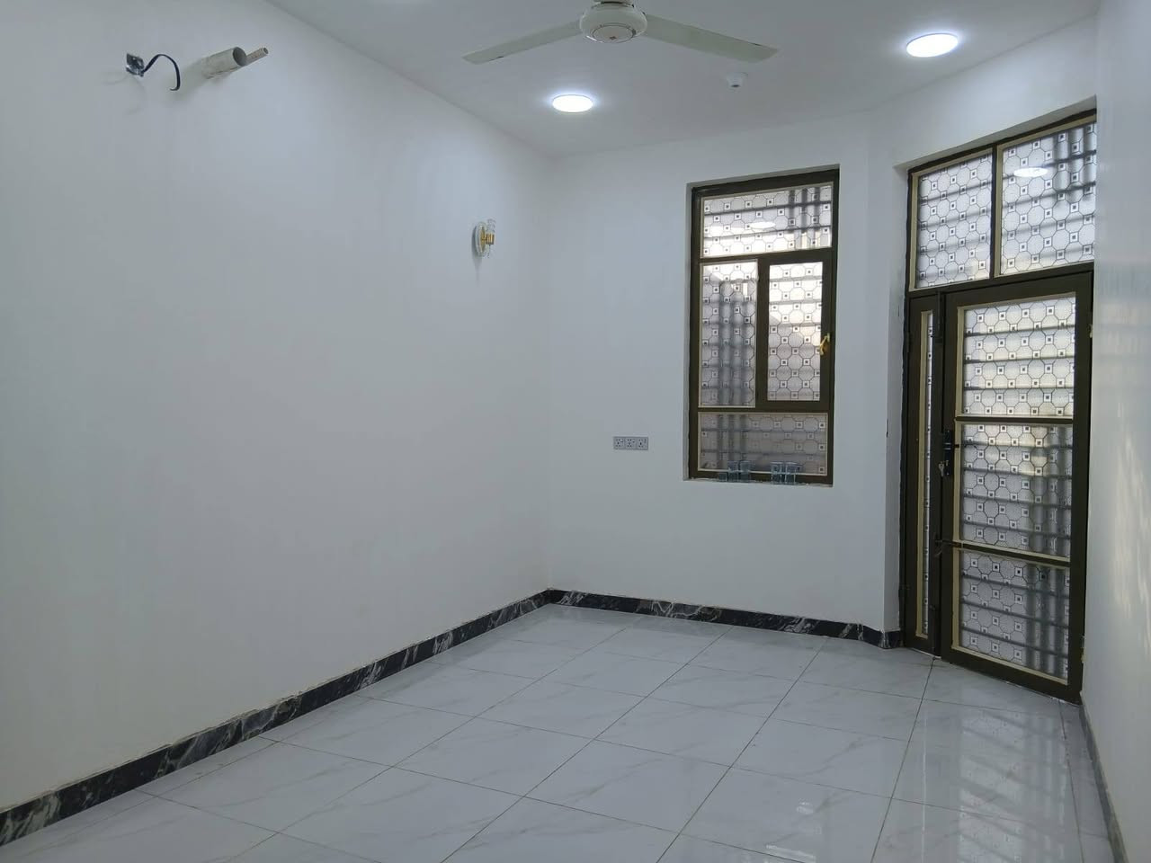 🫲السلام عليكم 
🏠 دار للبيع  طابو صرف 🏡  بناء حديث 
       السعر مناسب جداا

📏 المساحه 📐            100        متر 
📏الواجهه 📏                5           متر 
📐 النزال 📏                 20          متر 

🏛 الدار طابقيين  

🚦السعر        125     مليون وبي مجال 

📍 الموقع // حله // شارع 80 // قرب مؤسسة العين // 

(( لمن يرغب في عرض عقار تجاري اوسكني الاتصال على الارقام التاليه ))

للاستفسار السريع الاتصال على الارقام التاليه او مراجعه مكتب الاعمار الواقع على شارع 60 مجاور مدينه حمورابي السياحيه  

‎0781 199 3480
