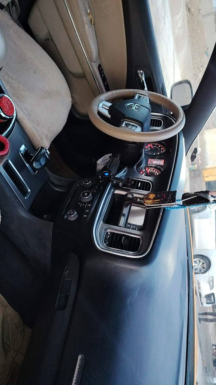 السلام عليكم جاجر 12 خليجي لو ابيض اصل جاملغ وبنيد سياره جاهز سنويه جديده 31 بسمي 140وبيه مجال مكلف بلنشر

***********
