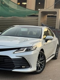 للبيع كامري 2023 خليجي وكالة عبداللطيف رقم بغداد فول مواصفات 1/1 ماشية...