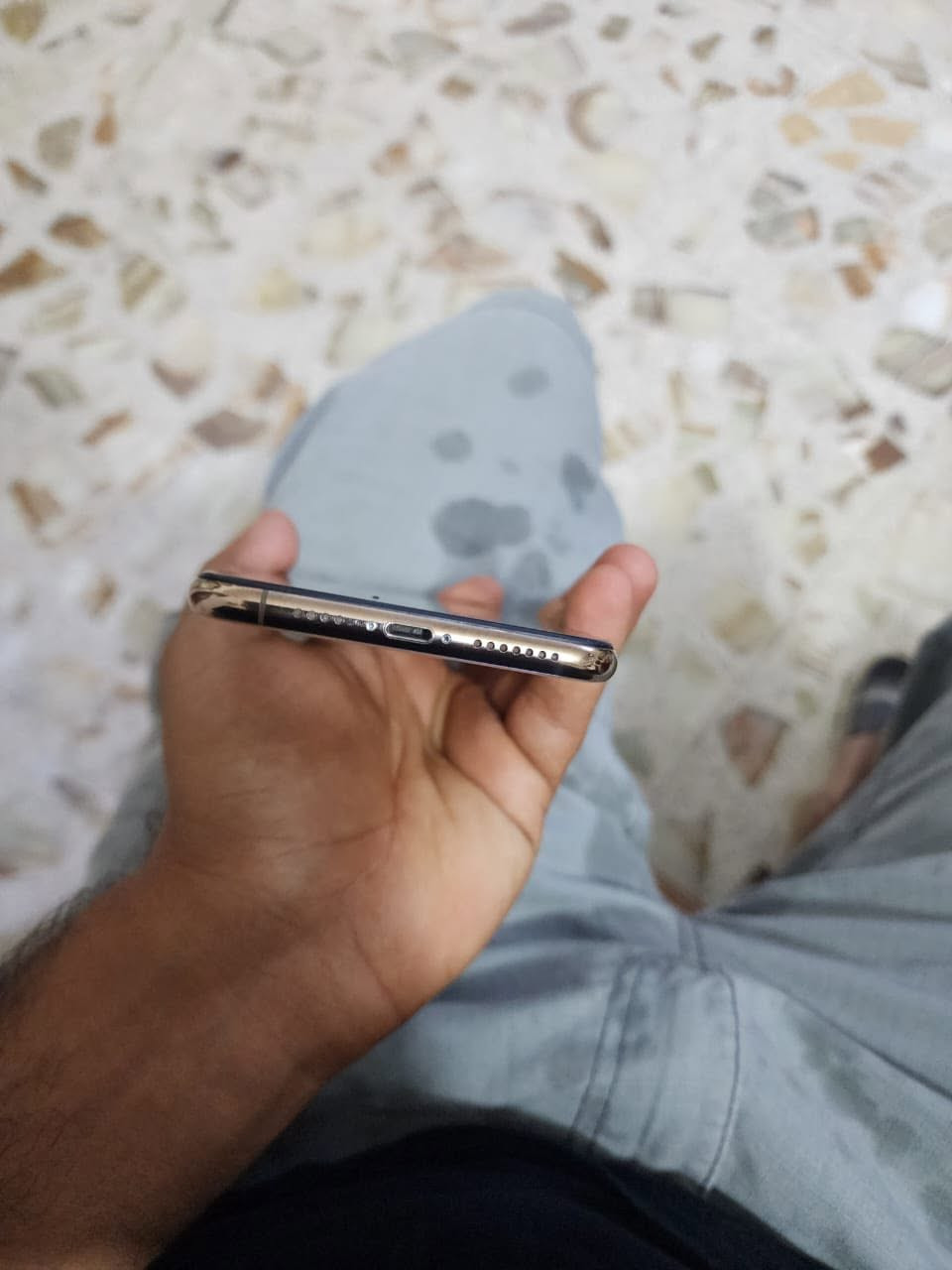 سلام عليكم ايفون اكس ماكس لبيع او مروس بكاني بغداد الزعفرانيه ذاكره 256  😎***********
