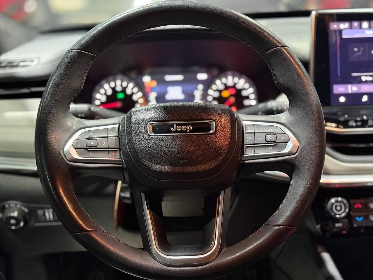 #المركبة : #جيب #كومباس لمتدد موديل 2023
#الضرر : جاملغ مع طرف البنيد ( بدون دواخل )
#الموديل : 2023 وعداد المسافة 28 الف ميل حقيقي
#الرقم : مرقم اربيل الرقم الحديث ( تحويل او وكالة )

#المواصفات :

▪️السيارة : جيب كومباس تو كولر لمتدد 
▪️المحرك : 2.0L توربو (اربعة سلندر)
▪️الموديل : 2023
▪️حجم الويل : ويل كب المعدل حجم 19 مع طقم تايرات كونتينتال بحالة ممتازة
▪️غرفة السيارة : جلد اسود  اصل
▪️لايتات زينون مع كشافات دعامية زينون
▪️بصمات عدد 2 للأبواب مع بصمة تشغيل
▪️حساس خلفي اصل
▪️رادار امامي مانع تصادم
▪️كامرة خلفية دوارة مع الستيرن اصل
▪️تبريد قطعتين امامي وخلفي
▪️رادار جانبي ( نقاط عمياء ) بالمرايا الجانبية
▪️شاشة الدشبول حجم كبير للتحكم بأيعازات السيارة
▪️تدفئة لكشنات المقدمة مع تدفئة ستيرن
▪️سستم صوت
▪️سايد بريك دكمة
▪️تشغيل عن بعد
▪️تحكم ستيرن جهتين بلوتوث وحاكية وكروس سرعة وتحكم صوت 
▪️نظام ABS مانع انزلاق

السيارة جديدة وبوضع الشركة 

السعر المطلوب :173 ورقة مع المجال
 
الاتصال على : ***********
‏‪0786 001 7736‬‏
