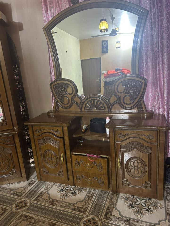 غرفة نوم عراقي موديل ماليزي الداخل صاج والأبواب ndf للبيع السعر 500 الف عنواني بغداد 
للاستفسار ***********
