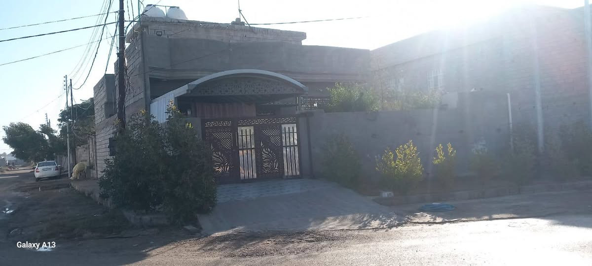 من رخصه مدير الكروب  لبيع بيت زراعي سند 25. حي الزهراء قطع علي سريح بيت سبراميكماء كهرباء مجاري علبزل بيت ماثث وكانل بوب شبابيك رافعات بوب داخليه وخارجيه. باب حوش سلايت حديقه بلباب كراج سياره. بيت نظيف بناء حديث قاطين بس ممكمل قاط ثاني بيت حلو مرتب. قرب متوسطه. خدمات تبليط. بيت كامل  حديقه مقابل بيت. منطقه وفرع كلش حلو   مساحته 200 لو 240. درج محجر ستاره بيتونه بيت جاهز سعره 75 وبي مجال لطيبن خوان مكلف بنشر.  لحد يراسلني هاذ رقم صاحب.بيت   خابره وفتهم منه ‏‪***********‬‏. هاذ رقمه بي واتساب
