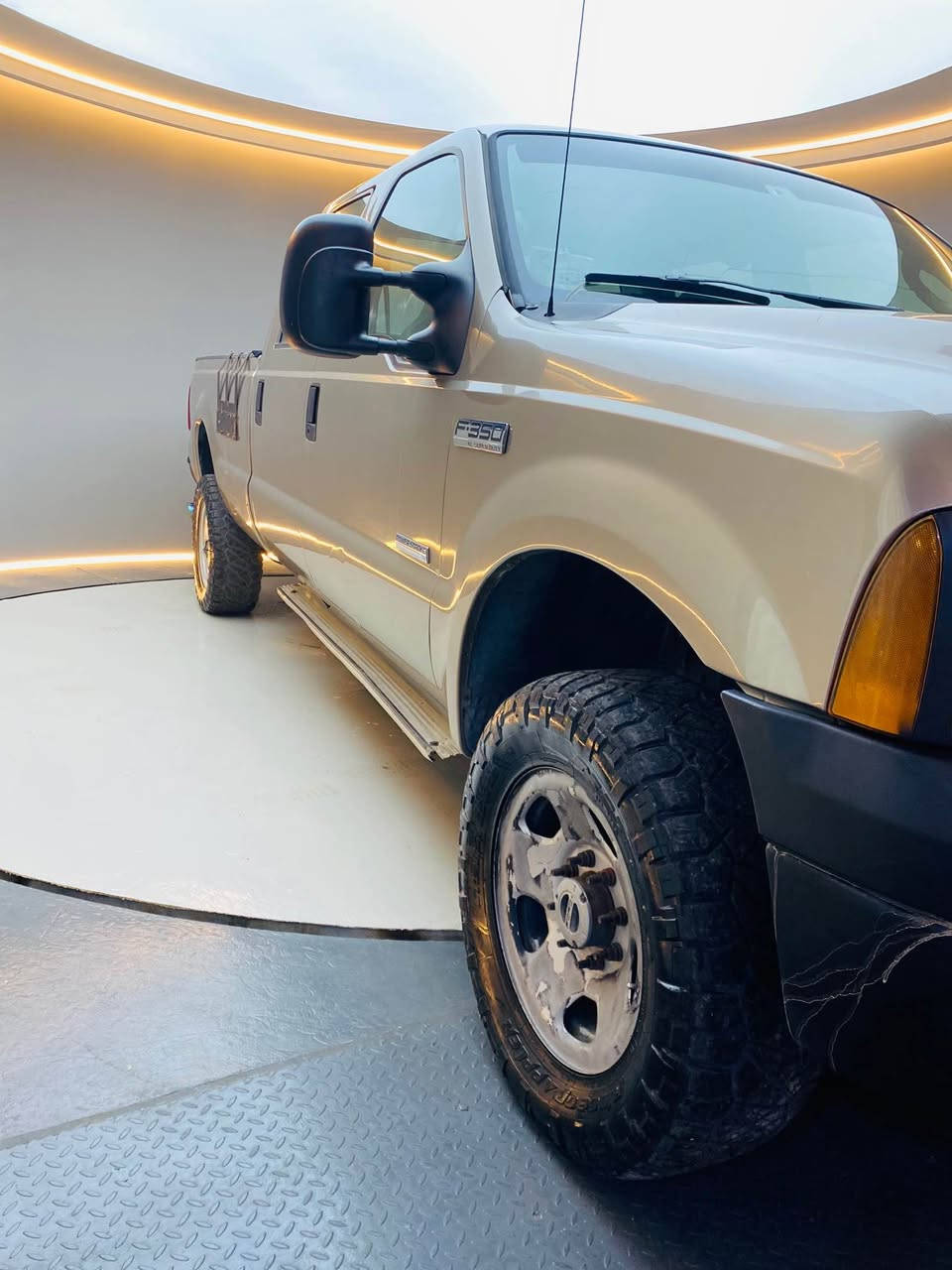 فۆڕد F350 مۆدێل 2007 کتابی مزایدەی لەگەڵدایە دەبڵ ئەکسل مەکینە 8 بستۆنی گازە و سۆپەرە گێڕ مەکینە کارەبای دەبڵ ئەکسل کامل بەشەرت نرخی 54 کەمێک مەجال 
***********
*********** بنجوين, السليمانية
