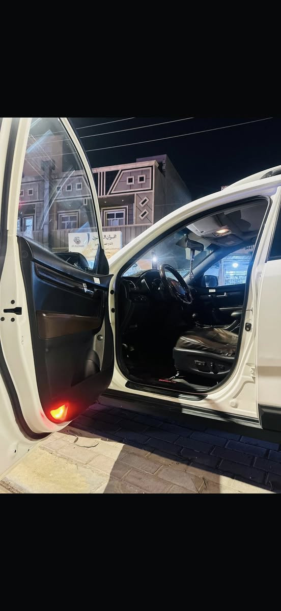 سورنتو 2013 شكل ال14 خليجي كويتي 1/1 فول موصفات 
بنراما 
مقاعد  جلد + كهرباء
7 راكب 
3 قطع تبريد
رقم بغداد تحويل مباشر 
كير مكينه كفاله 
بيها نص جاملغ الامامي صبغ فقط اثر شخط بدون معجون باقي كفاله 
سياره جديده كلش ستخدام شخصي 
سعر السياره 200 بيها مجال بسيط 
مكانها الرمادي 
مكلف بالنشر 
*********** 
مراوس هم يرهم
