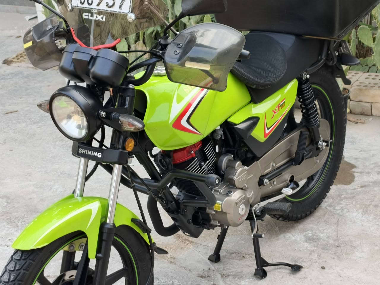 شاينك مرقمة بغداد انكليزي بسمي تحويل ثاني يوم
موديل 23 نازلة بنهاية 25 
ماشية 6 الف اي نقص مابيهة كاملة مكملة تايرات جوبلس
انطيك الصندوك ولخوذة  وياهة  العنوان بغداد الدورة 
السعر مليون 950  وبيهة مجال
***********
