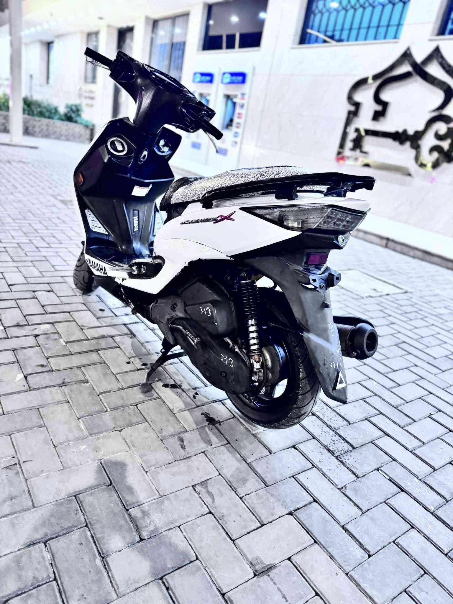 سكنس لد ياباني مو كوري دراجه جديده بمعنه الكلمه  المكان كراده داخل السعر 1250 وبيه مجال ***********
