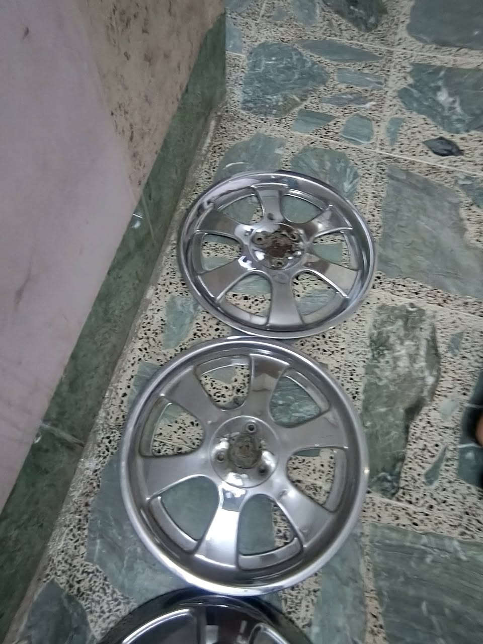 السلام عليكم زوزو الكبات مال هينو معروضات للبي***********
